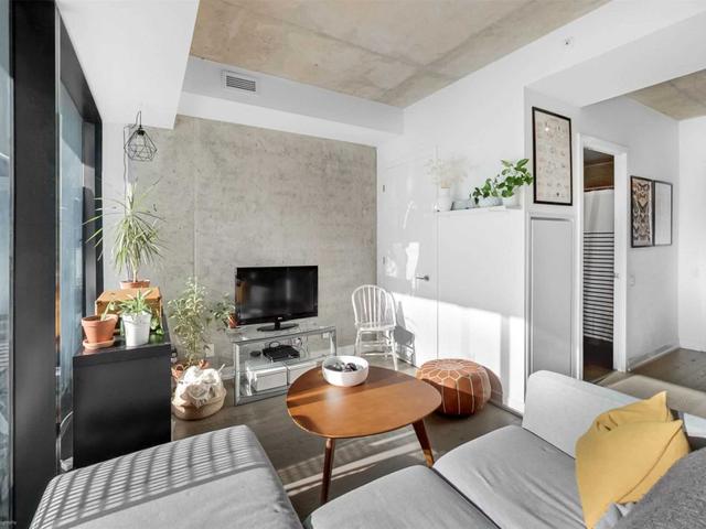 1701 - 11 Charlotte St