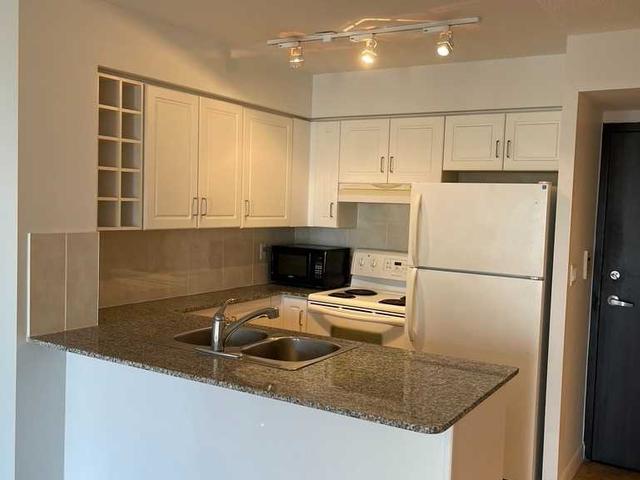 2705 - 210 Victoria St