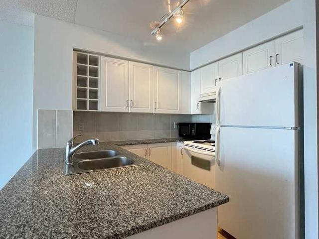 2705 - 210 Victoria St