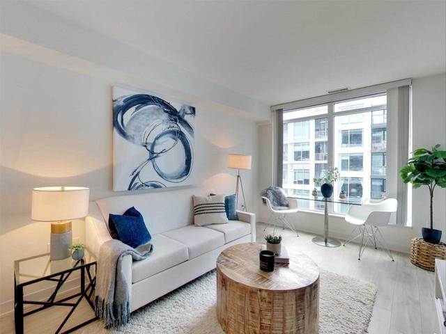 1112W - 27 Bathurst St