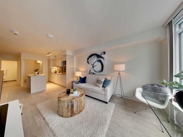 1112W - 27 Bathurst St