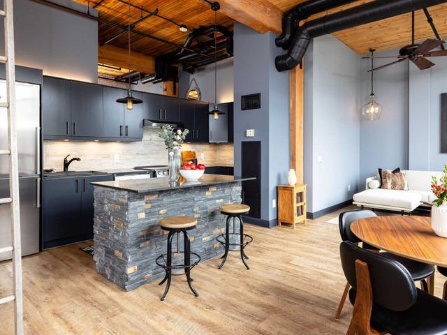 226 - 993 Queen St W