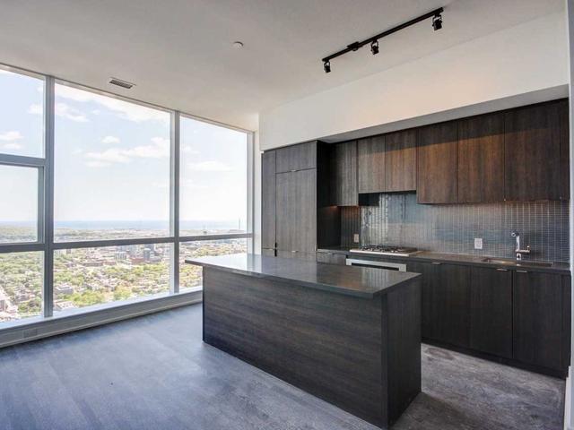 6411 - 7 Grenville St