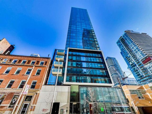 906 - 11 Charlotte St