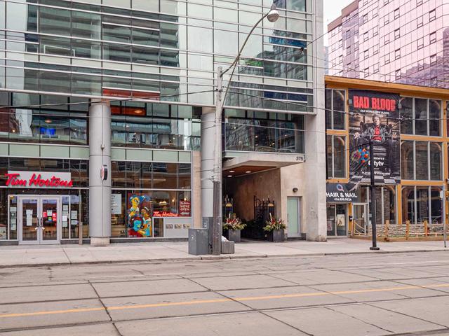 1210 - 375 King St W