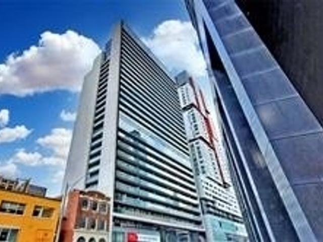 715 - 330 Richmond St W