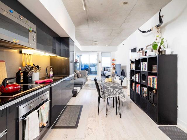 213 - 20 Gladstone Ave