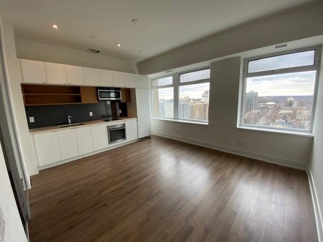 1227 - 111 St Clair Ave W