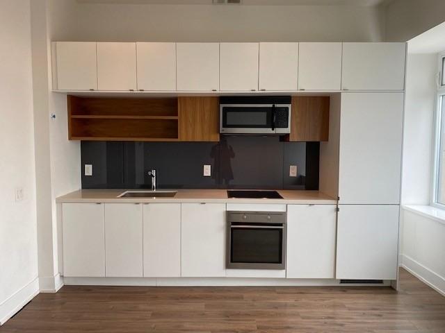 1227 - 111 St Clair Ave W