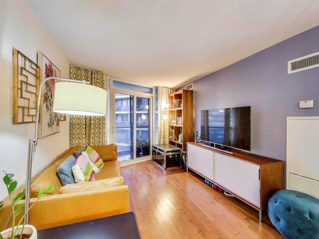 1705 - 25 Carlton St