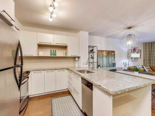 1705 - 25 Carlton St