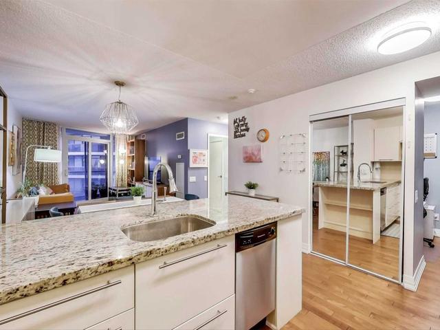 1705 - 25 Carlton St