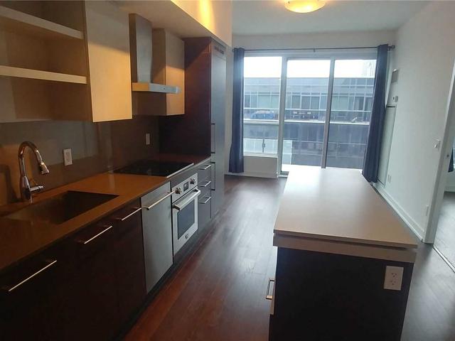 PH18 - 1030 King St W