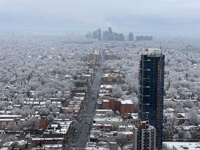 3707 - 8 Eglinton Ave E