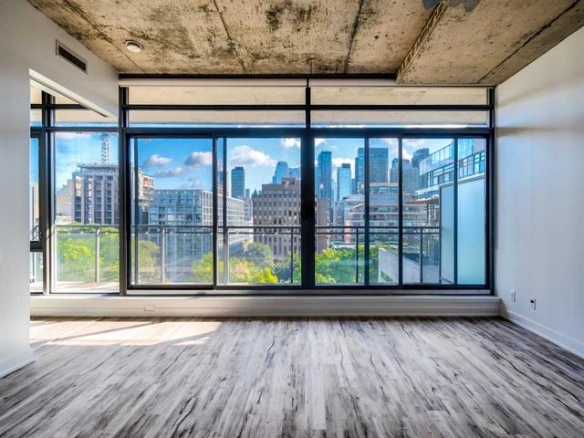 809 - 10 Morrison St