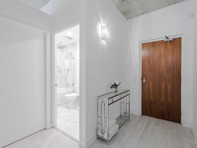 401 - 36 Charlotte St