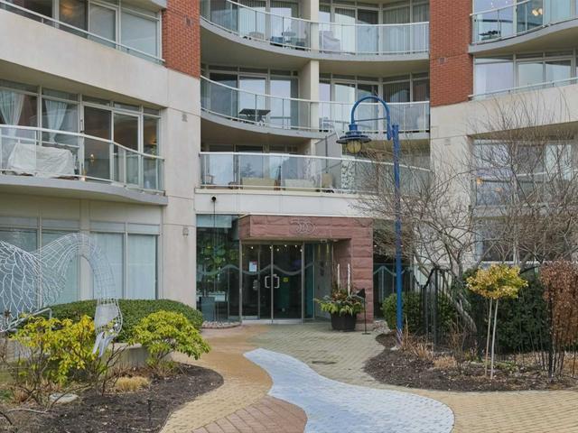 725 - 550 Queens Quay W