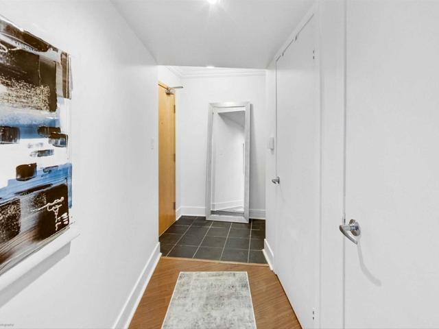 725 - 550 Queens Quay W