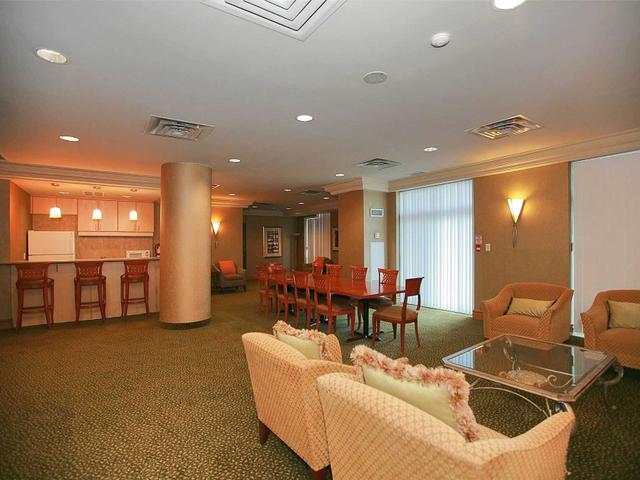 401 - 233 Beecroft Rd