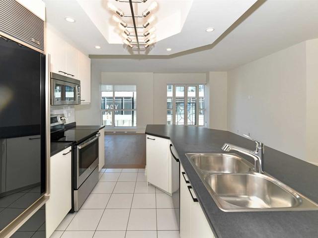 # 303 - 38 Avenue Rd