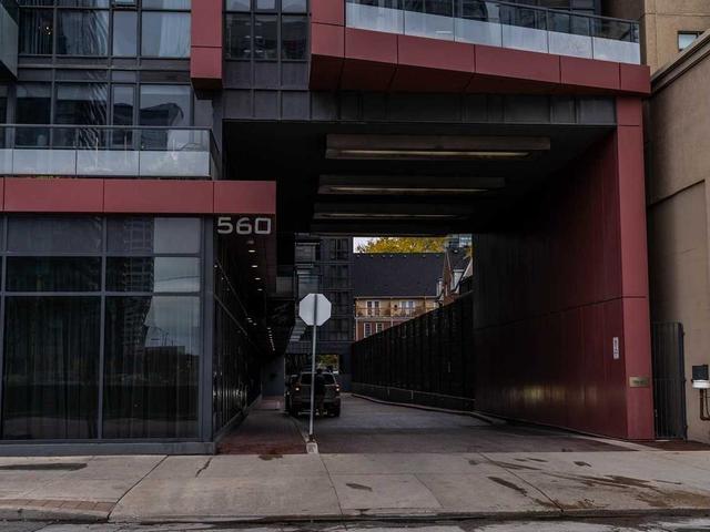 1132 - 560 Front St W