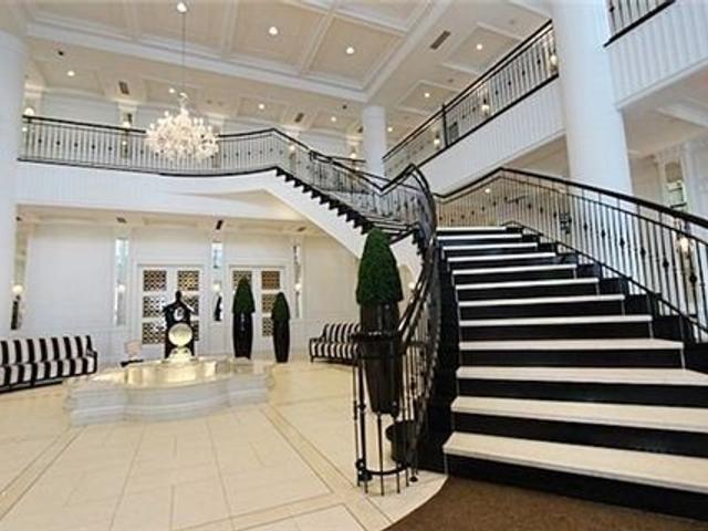 1527 - 25 Greenview Ave