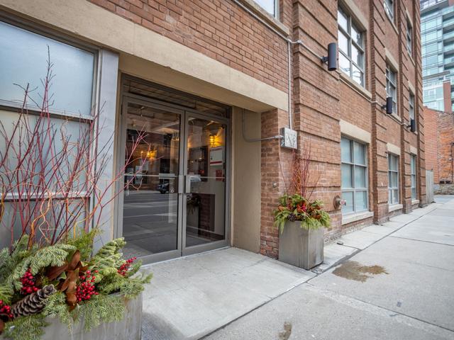 202 - 383 Adelaide St E