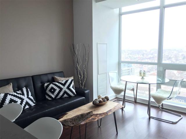 1303 - 1171 Queen St W