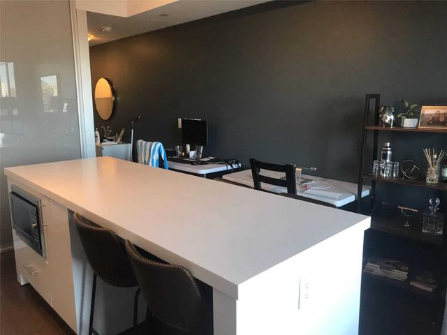 403 - 156 Portland St