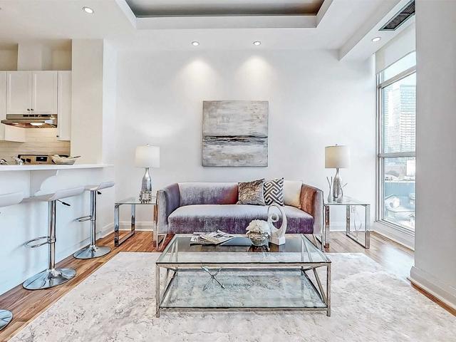 609 - 8 Wellesley St E