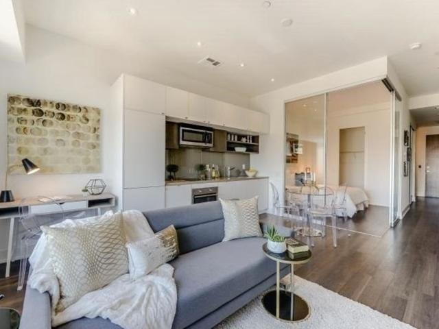 1123 - 111 St Clair Ave W