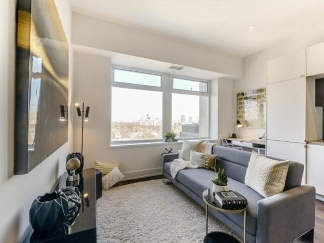 1123 - 111 St Clair Ave W