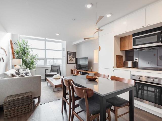 809 - 111 St Clair Ave W