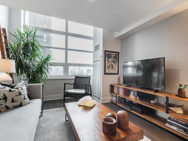 809 - 111 St Clair Ave W