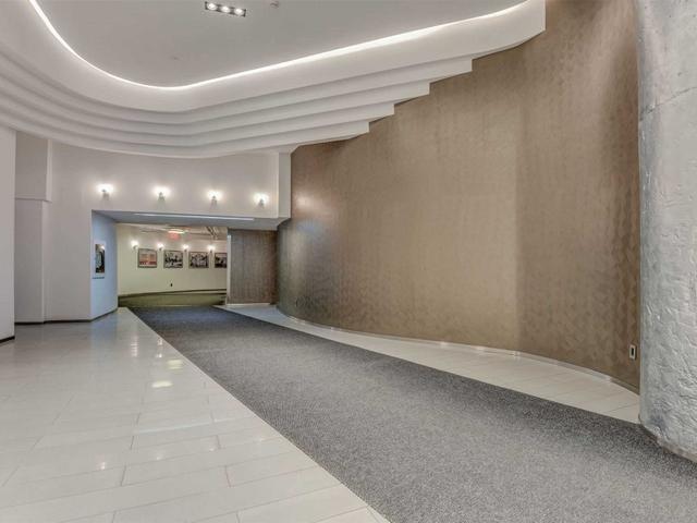 # 611 - 155 Dalhousie St