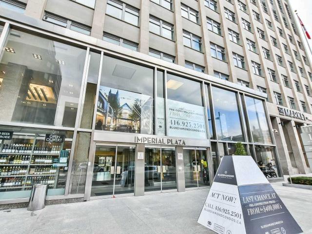 1502 - 111 St Clair Ave W