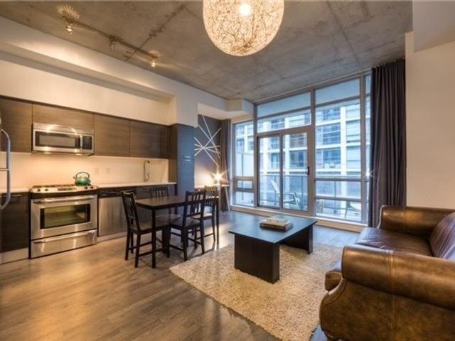 318 - 399 Adelaide St W