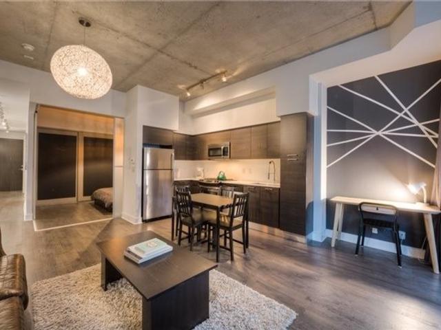 318 - 399 Adelaide St W