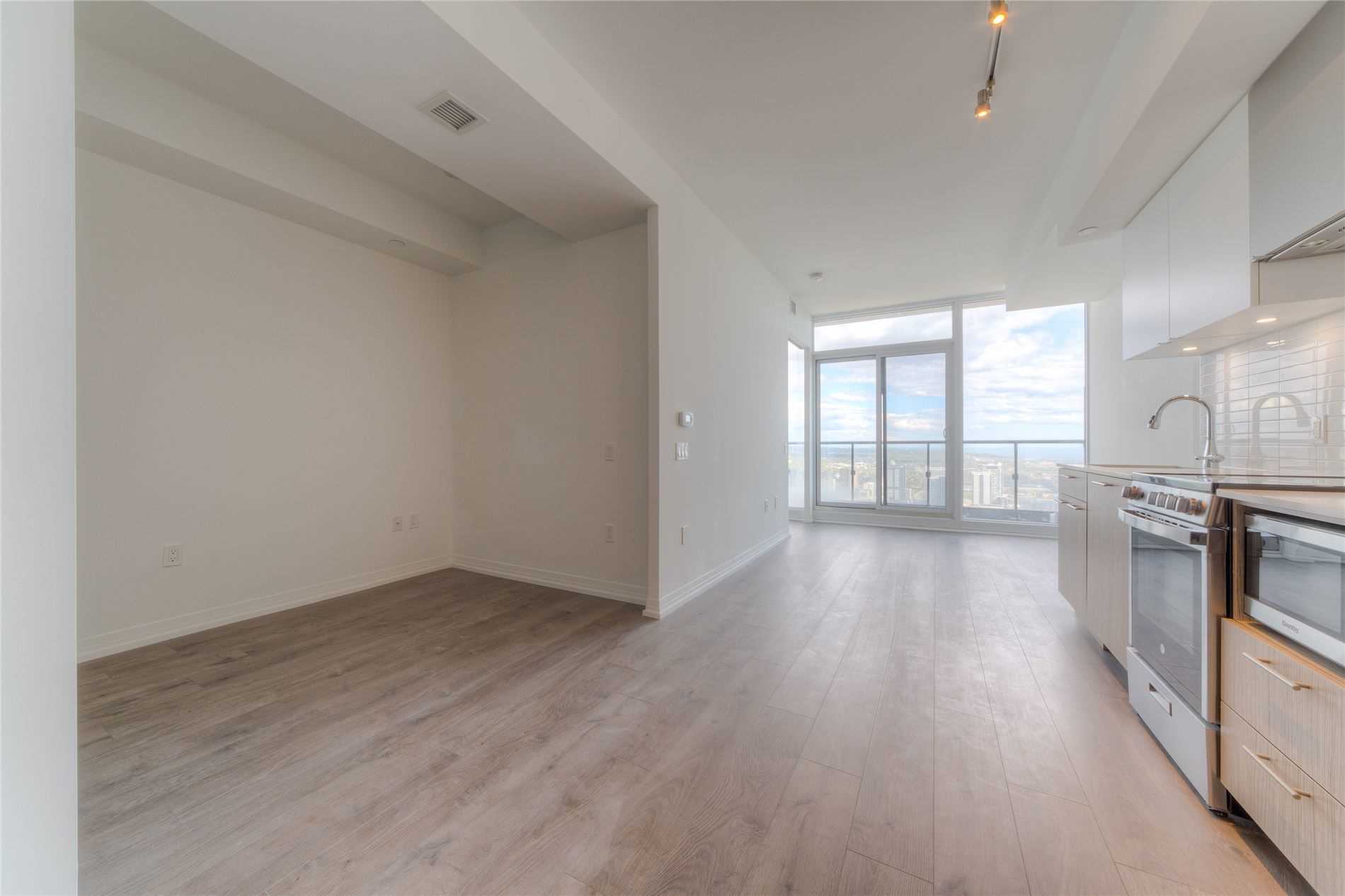 PH14 251 Jarvis St, Toronto For Rent 1,795 Condos.ca