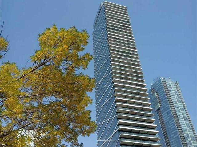 1401 - 224 King St W