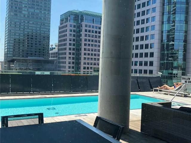 1401 - 224 King St W