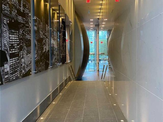 1401 - 224 King St W