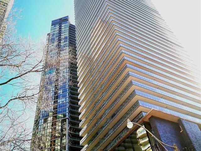 3807 - 33 Charles St E