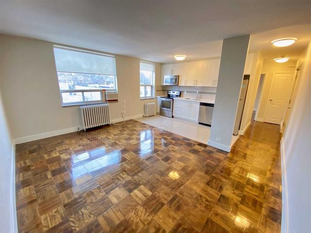 402 - 1065 Eglinton Ave W