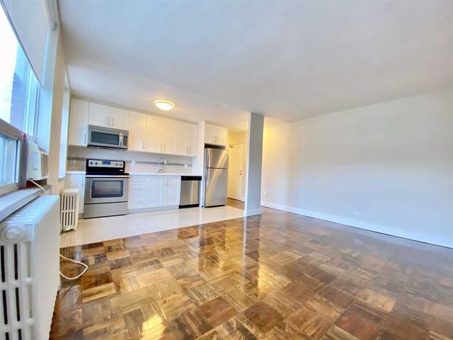 402 - 1065 Eglinton Ave W