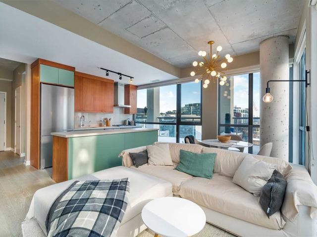 PH 1022 - 39 Brant St