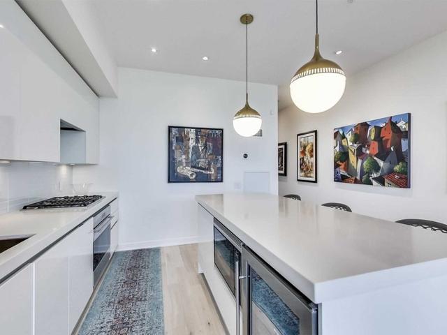 PH 1407 - 629 King St W