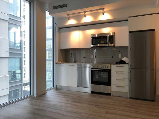 610 - 28 Wellesley  St E