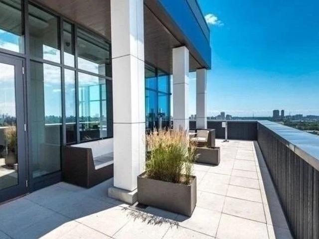 301 - 75 Donway West