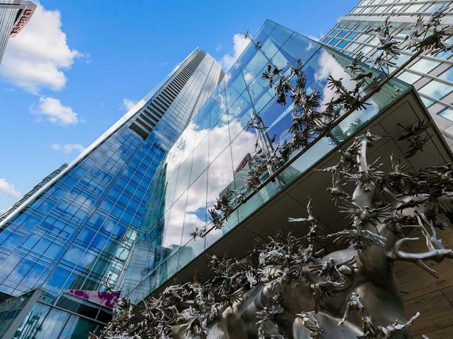 6402 - 180 University Ave